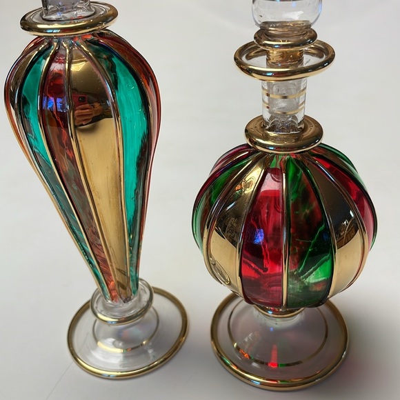 Two beautiful glass perfume bottles. - Picture 3 of 7